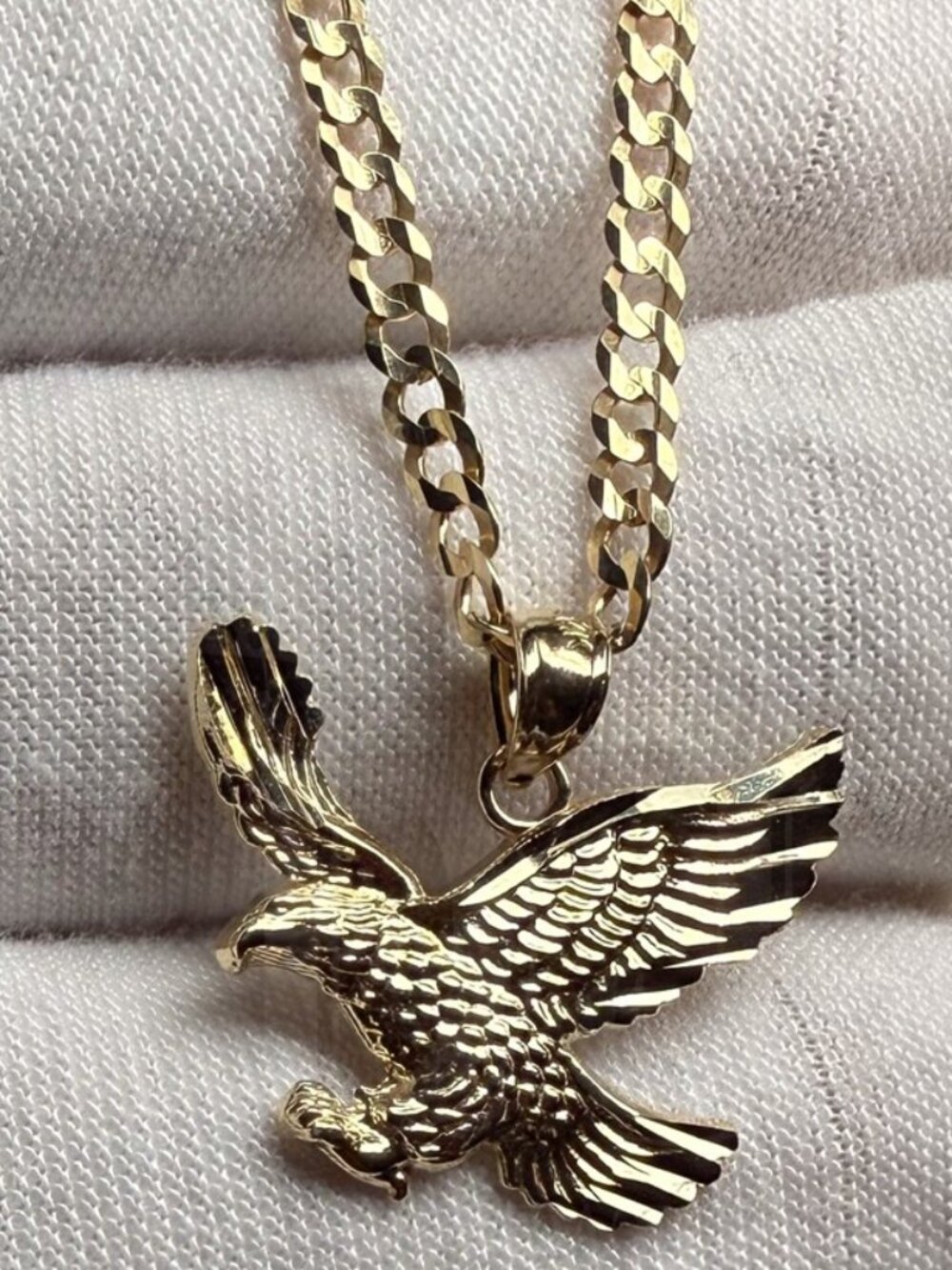 14K Yellow Gold Eagle Pendant With 2.7mm Cuban Chain - 18 inch